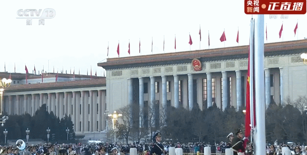 燃爆了这就是今天早上的天安门广场