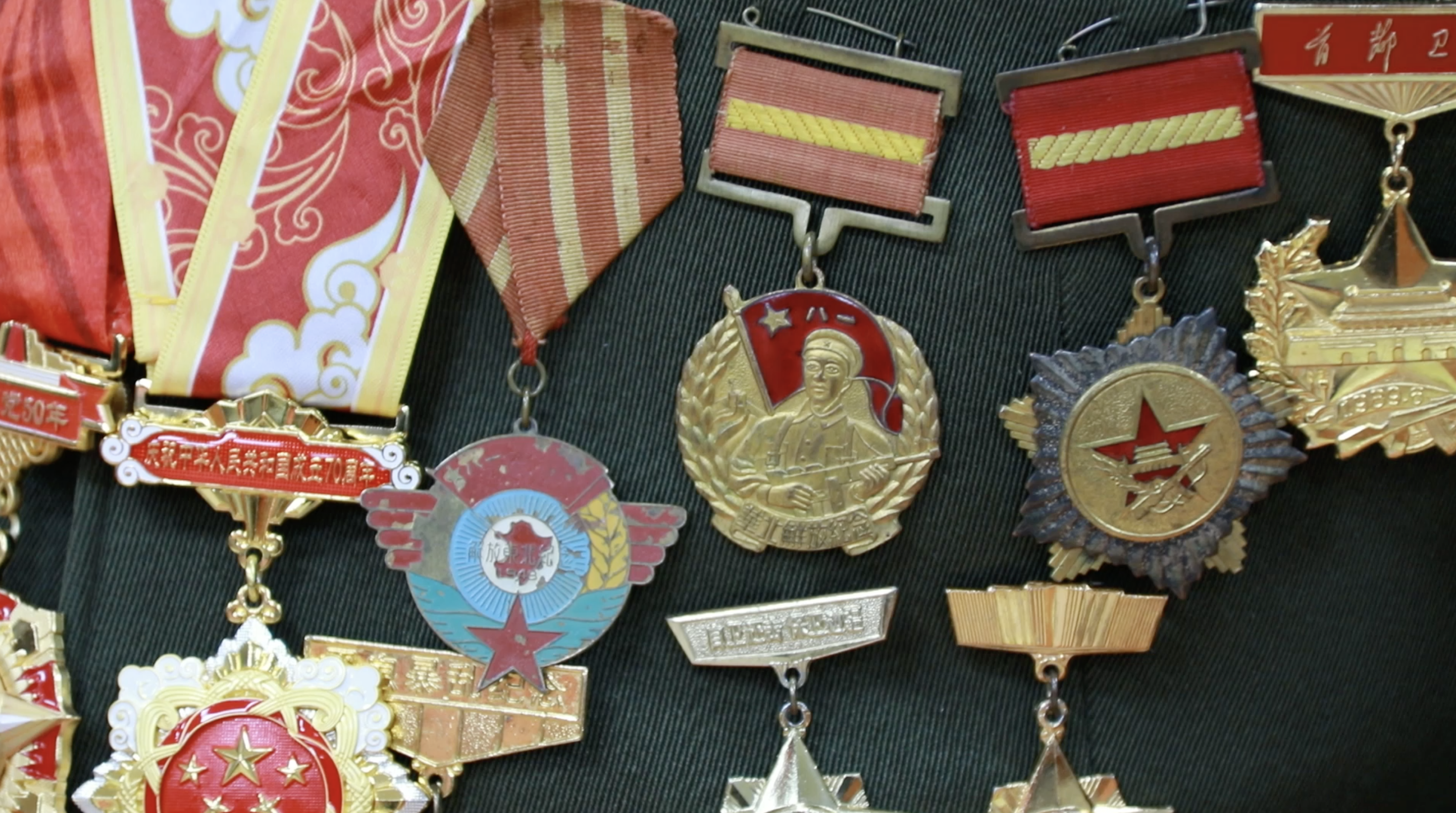 抗美援朝,有的因作战勇猛被记"一等功",有的获得过"胜利功勋荣誉章"