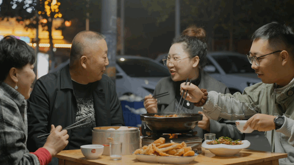 *《沸腾吧火锅》第二季在这个桌上,可以哭,可以笑,可以吹牛也可以掏