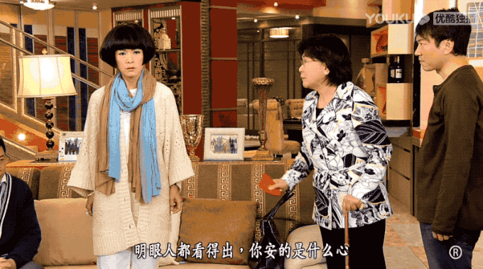 然后,荷妈一改刚刚和红姨吵架的气势,放低身子求奶奶和祖爸息事宁人