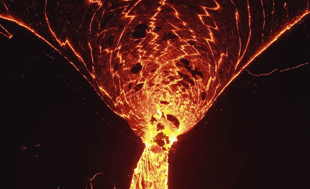 围着火山看岩浆烤香肠打排球冰岛火山爆发我才知道这地方也太绝了