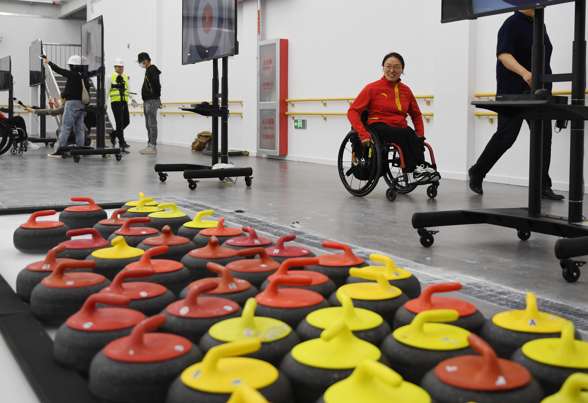 残疾人冰球用具图片