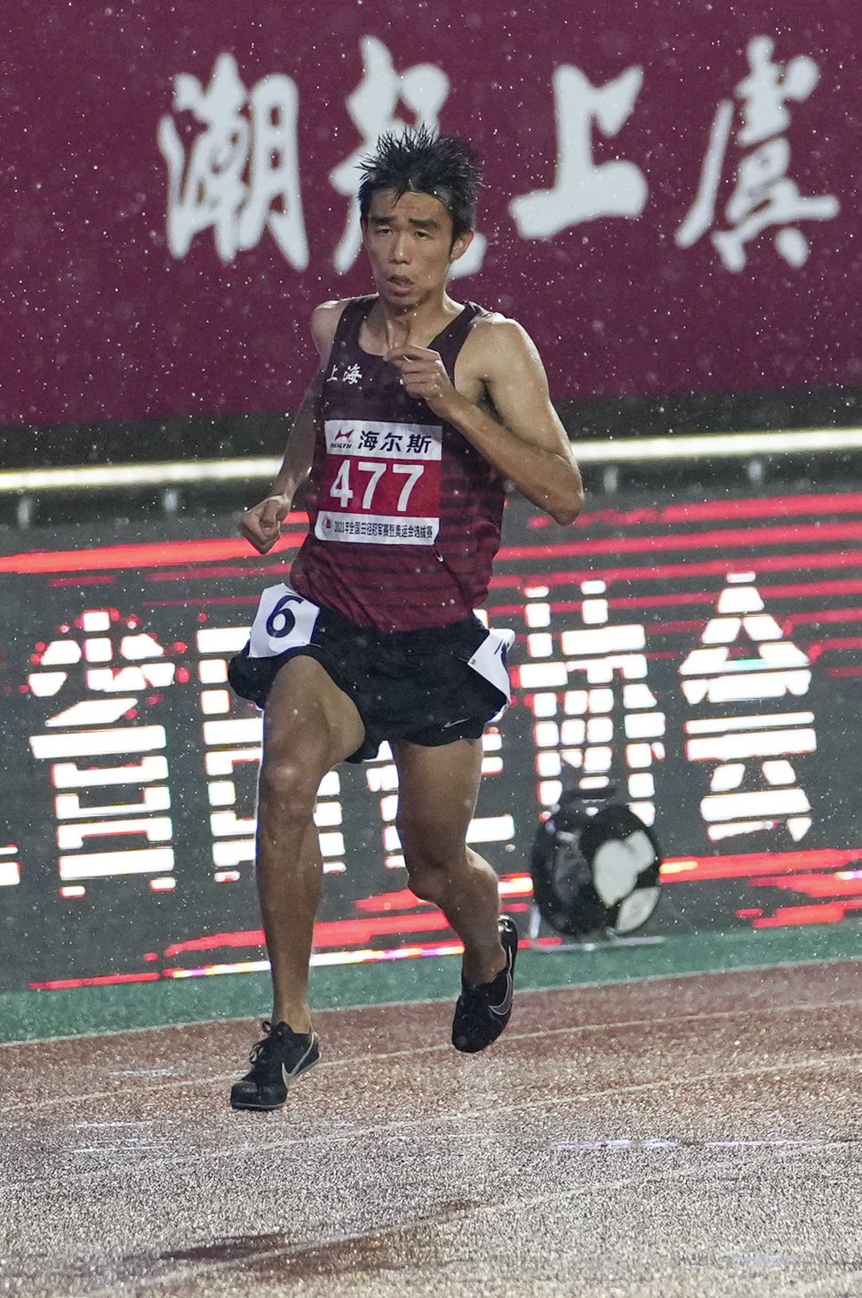 田径——全国冠军赛:谢冬生获男子800米冠军