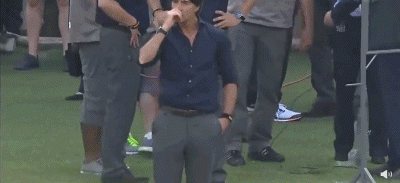 勒夫抠完鼻屎之后和c罗握手,今晚这种画面还会出现么?