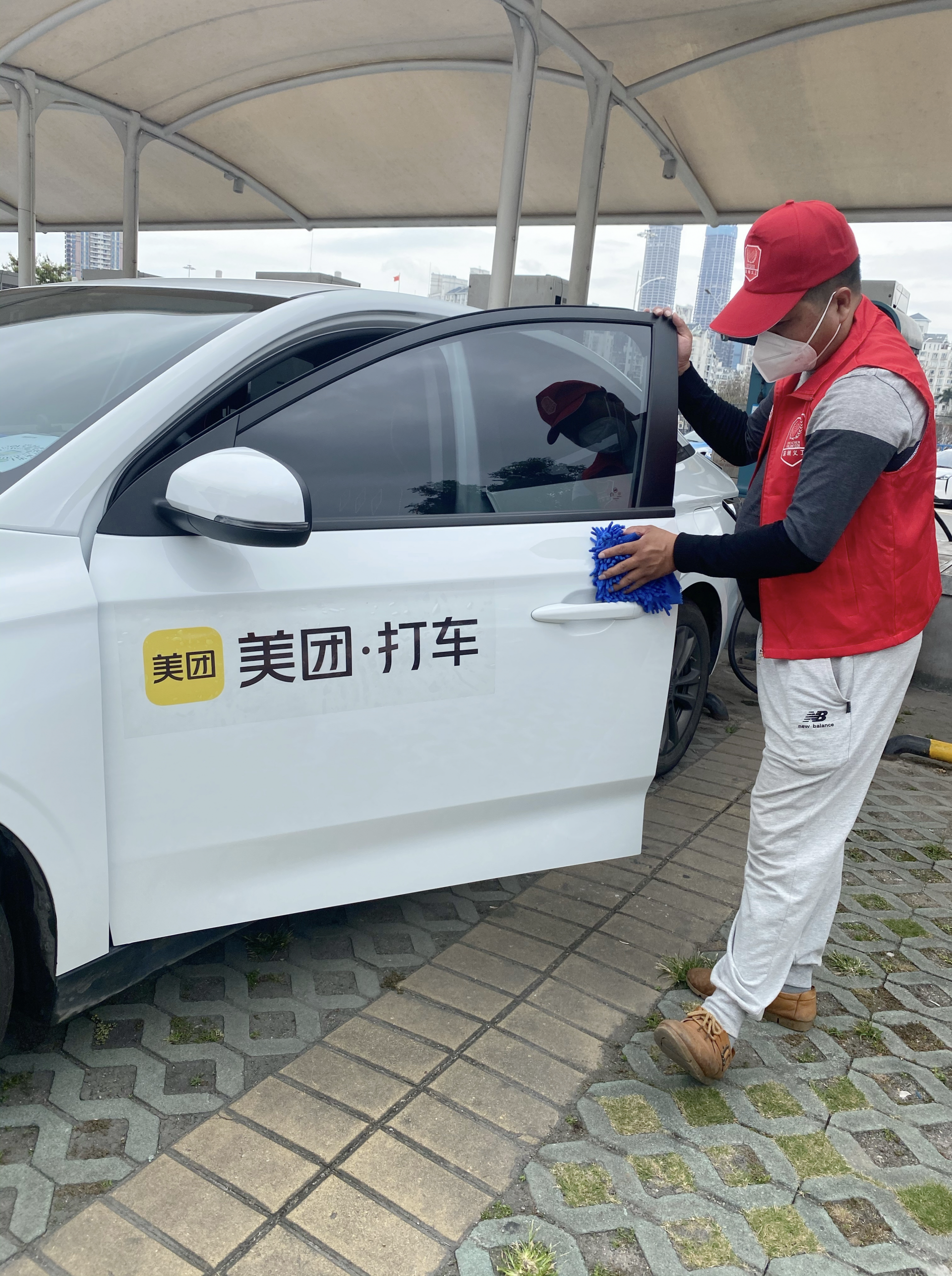 深圳网约车在行动,美团打车组建首支防疫车队接送医护工作者