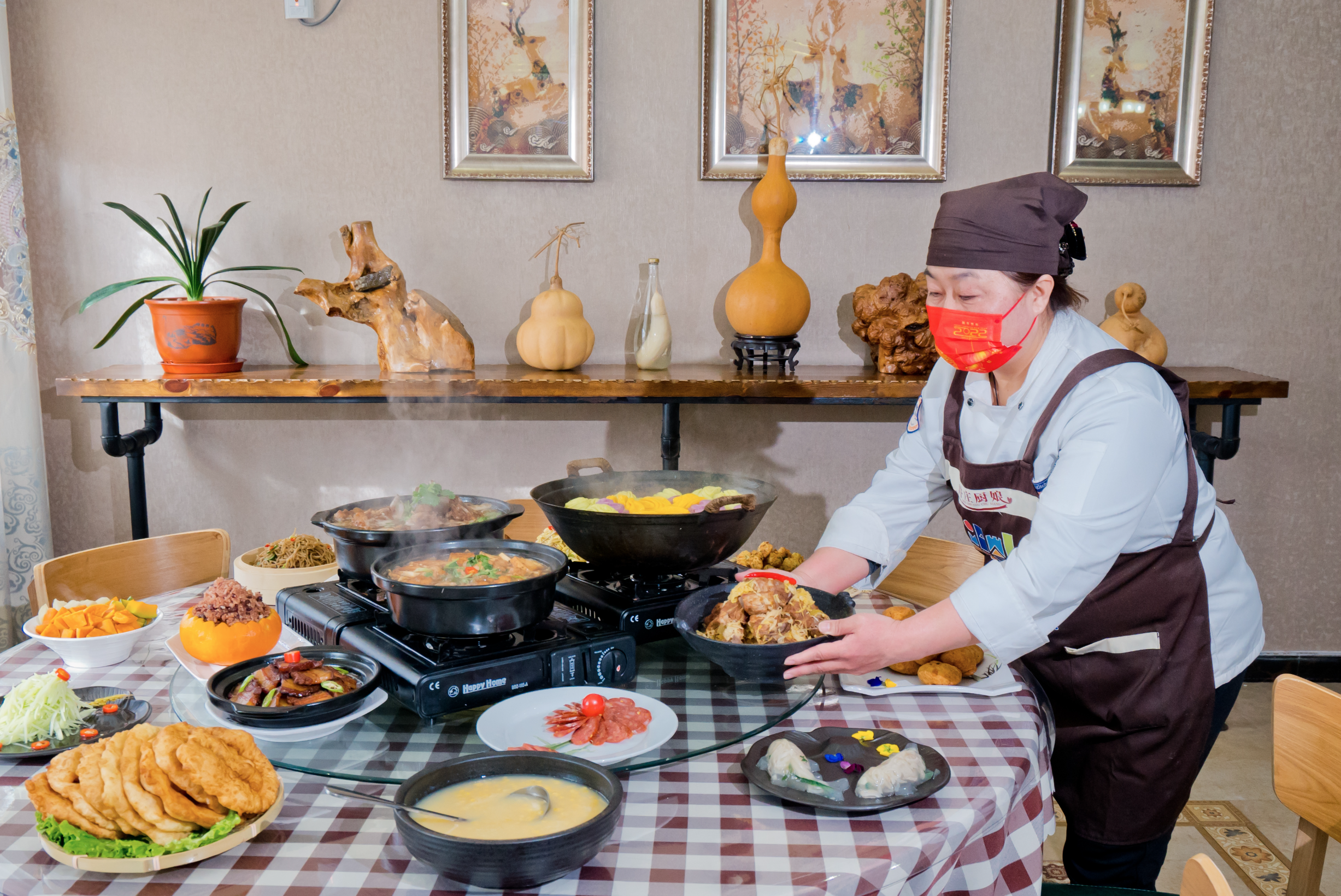 客人点单她上门!京郊民宿兴起"网约厨娘"