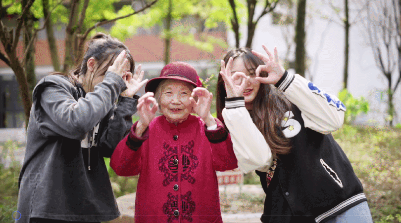 一帮成都00后、90后，合伙开了家养老院休闲区蓝鸢梦想 - Www.slyday.coM