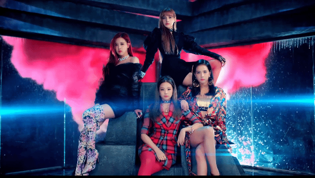 blackpink是lisa所属的组合,于2016年8月8日由韩国三大娱乐公司之一的