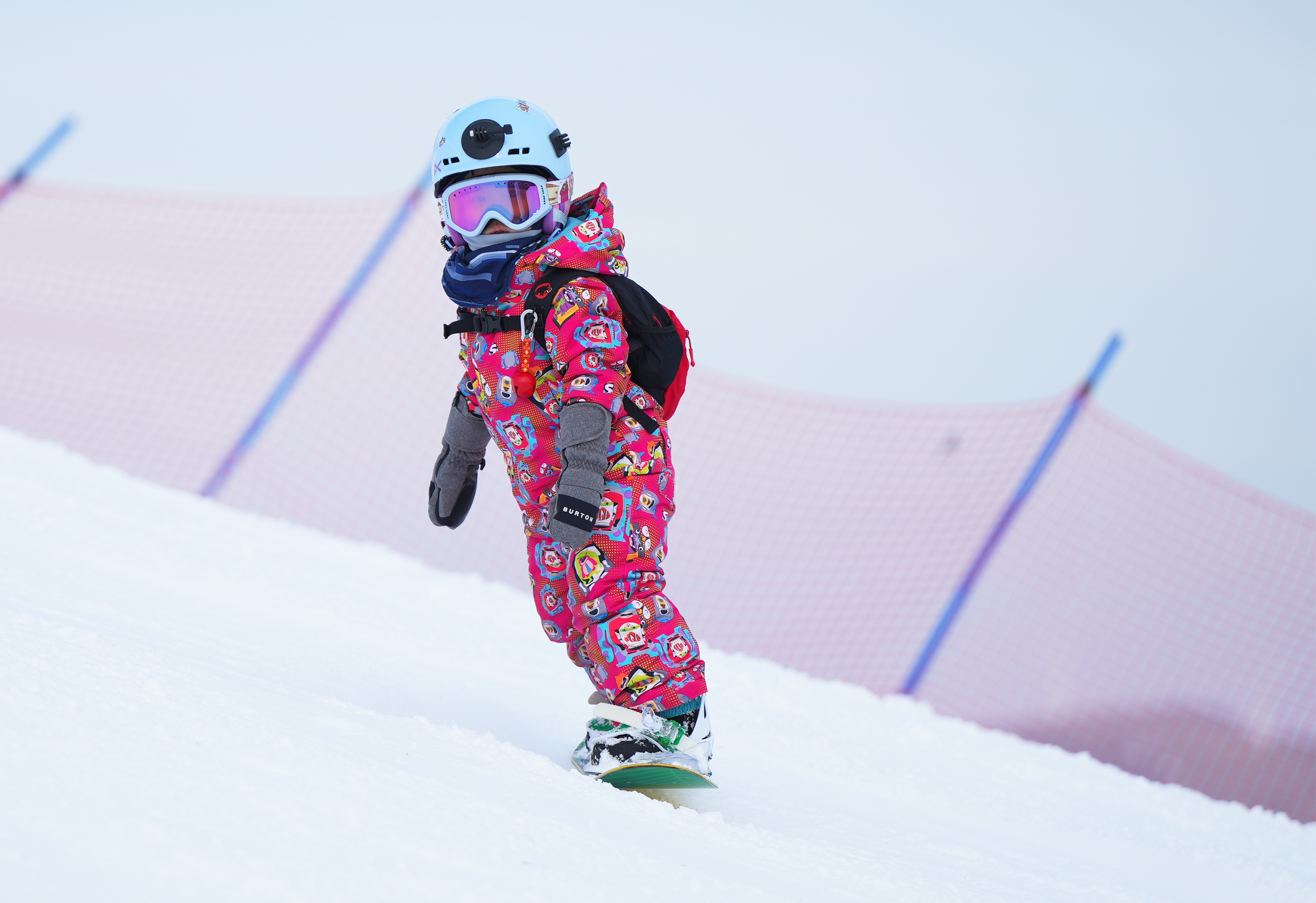 追光| "不会走路就会滑雪"的萌宝,已经"飞上"公园区|崇礼|滑雪|冬奥会