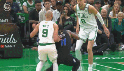 欧文面对怀特急停跳投一气呵成 将分差缩小至11分!