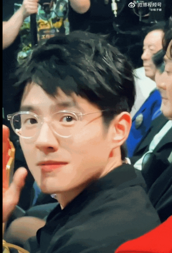 她俩凑一对,又嗑到了