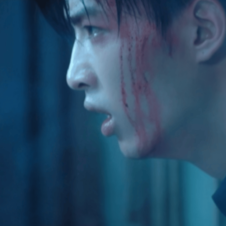 芒果新人演员被脚踩灌酒，暴 打，溢出屏幕的破碎感绝了，又甜又虐…|灌酒|芒果|新人_新浪新闻