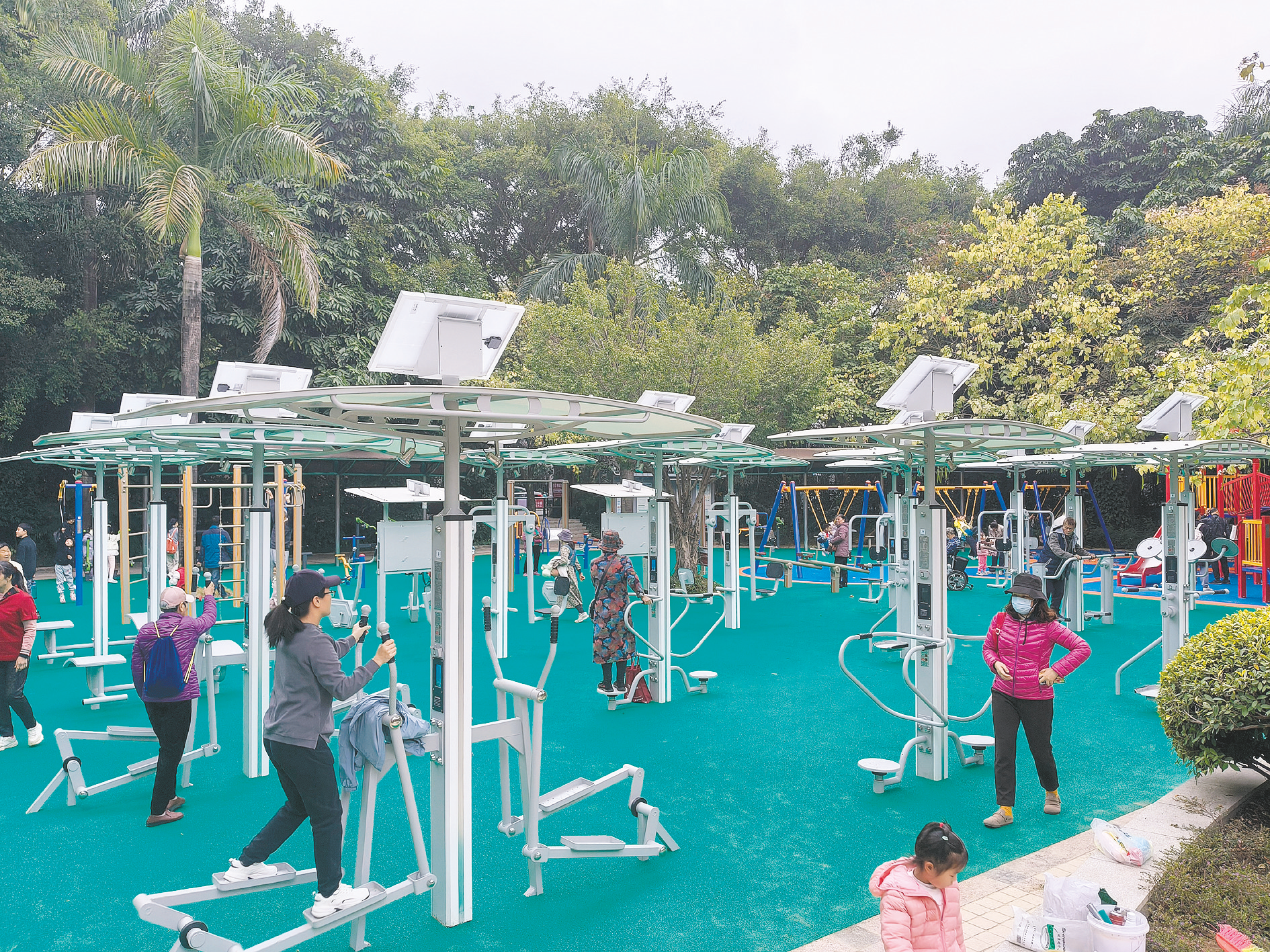 满足广大市民群众的运动健身需求,南宁市金花茶公园对全民健身中心