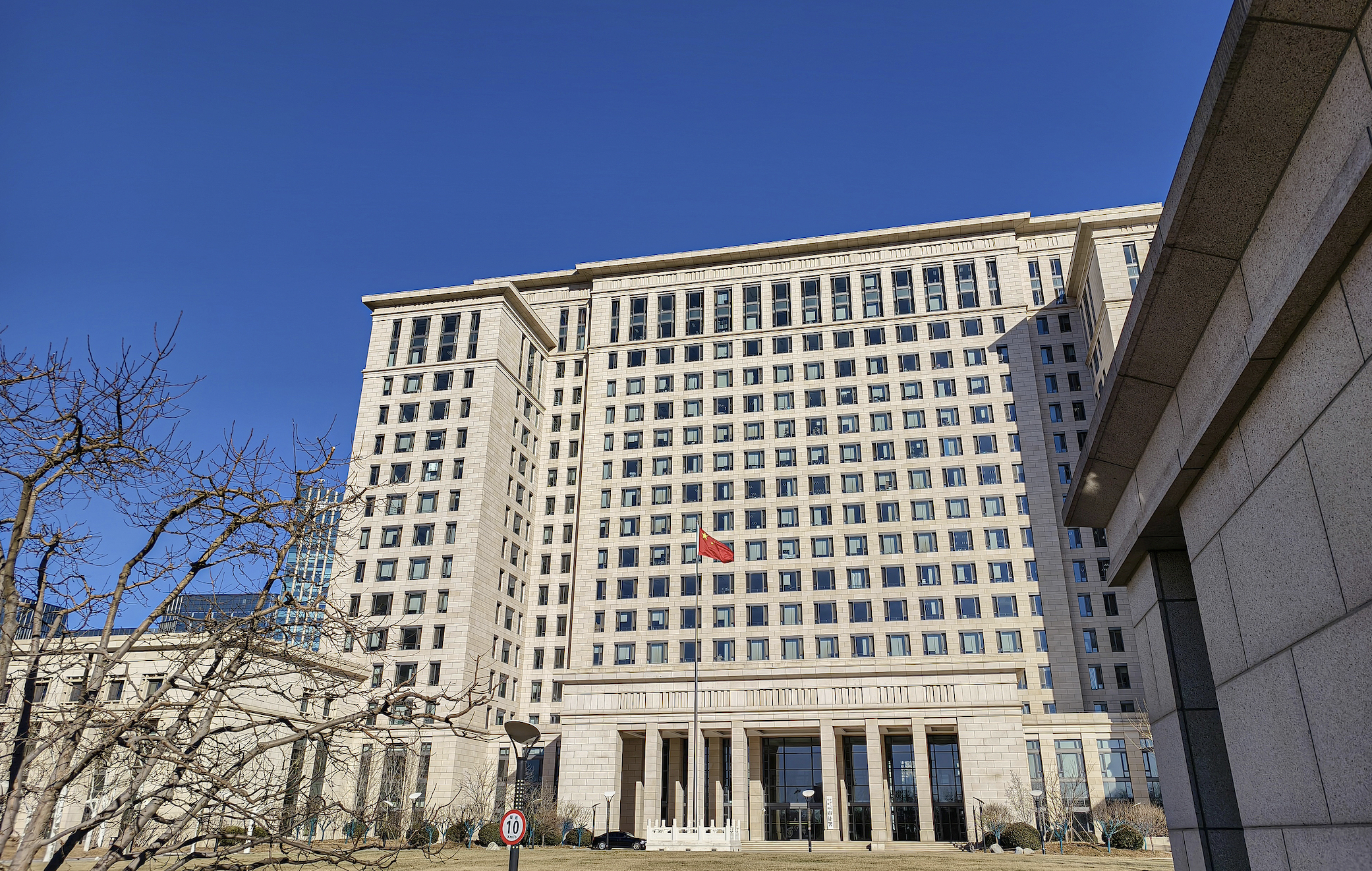 违规掩盖处置不良资产,违规放贷揽储,审计署报告披露金融业这些问题
