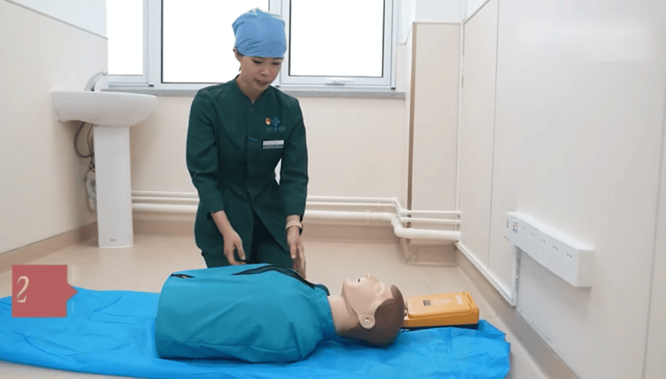 为什么叫除颤仪【提示】游泳虽惬意，风险却暗藏！收好这份“水上安全手册”，让你通晓溺水如何自救与救急_https://www.jmylbn.com_新闻资讯_第8张