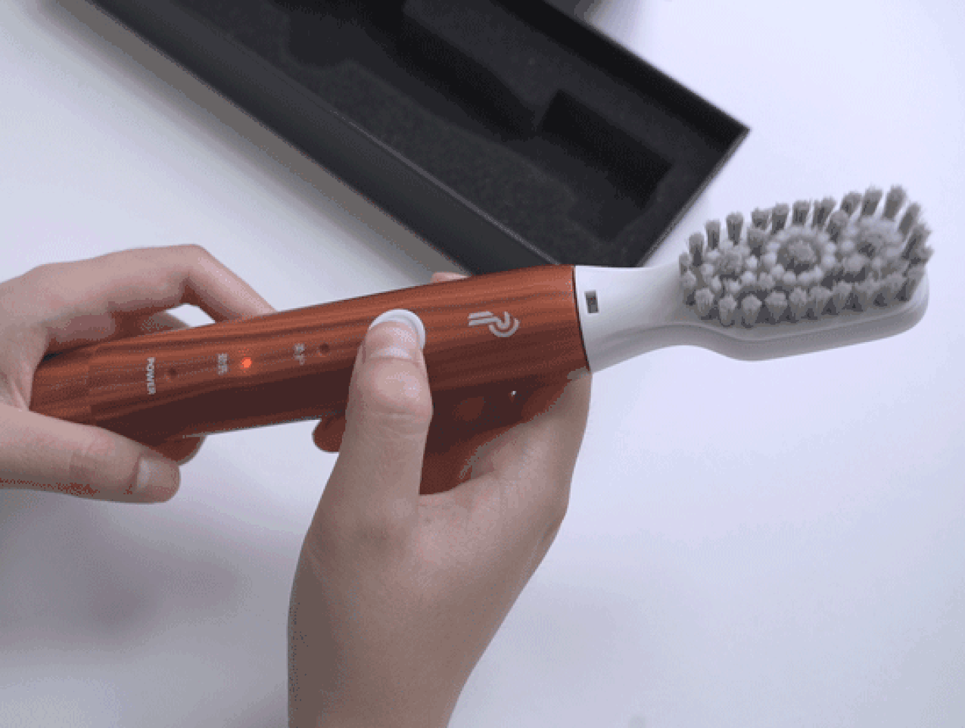 1分钟20000次声波震动清洁,鞋狗们必备的电动鞋刷