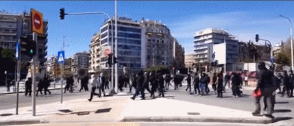 希腊第二大城市示威游行演变为街头暴力 两人负伤