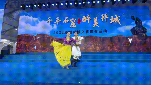 　　第二天：“温拜共舞”。现代舞与新疆舞的激情碰撞，多元舞种千面舞姿，“麦西来甫”合演温拜情谊。 图源：温州广电