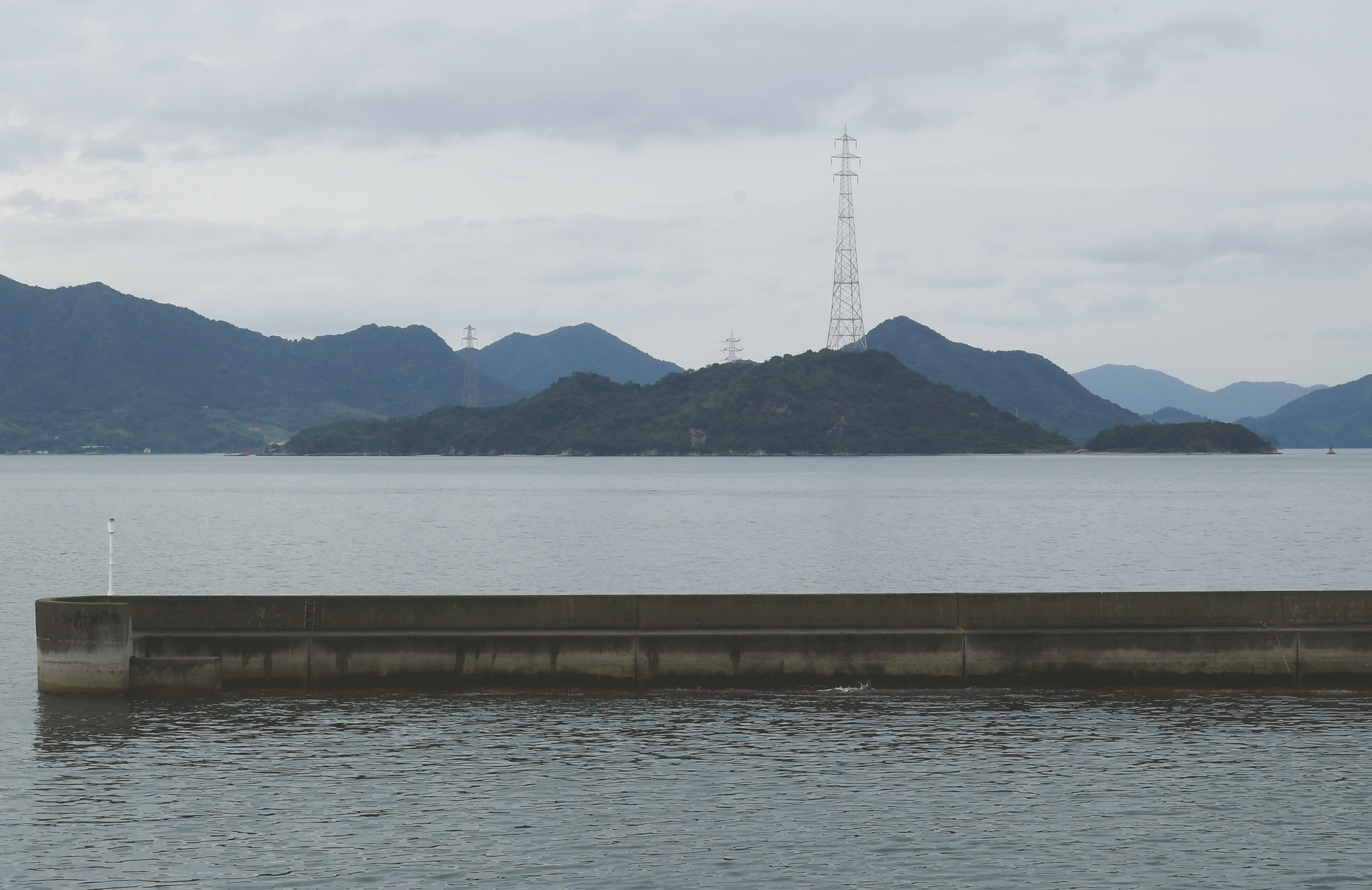 &nbsp;&nbsp;这是8月15日在日本广岛县竹原市忠海港拍摄的大久野岛