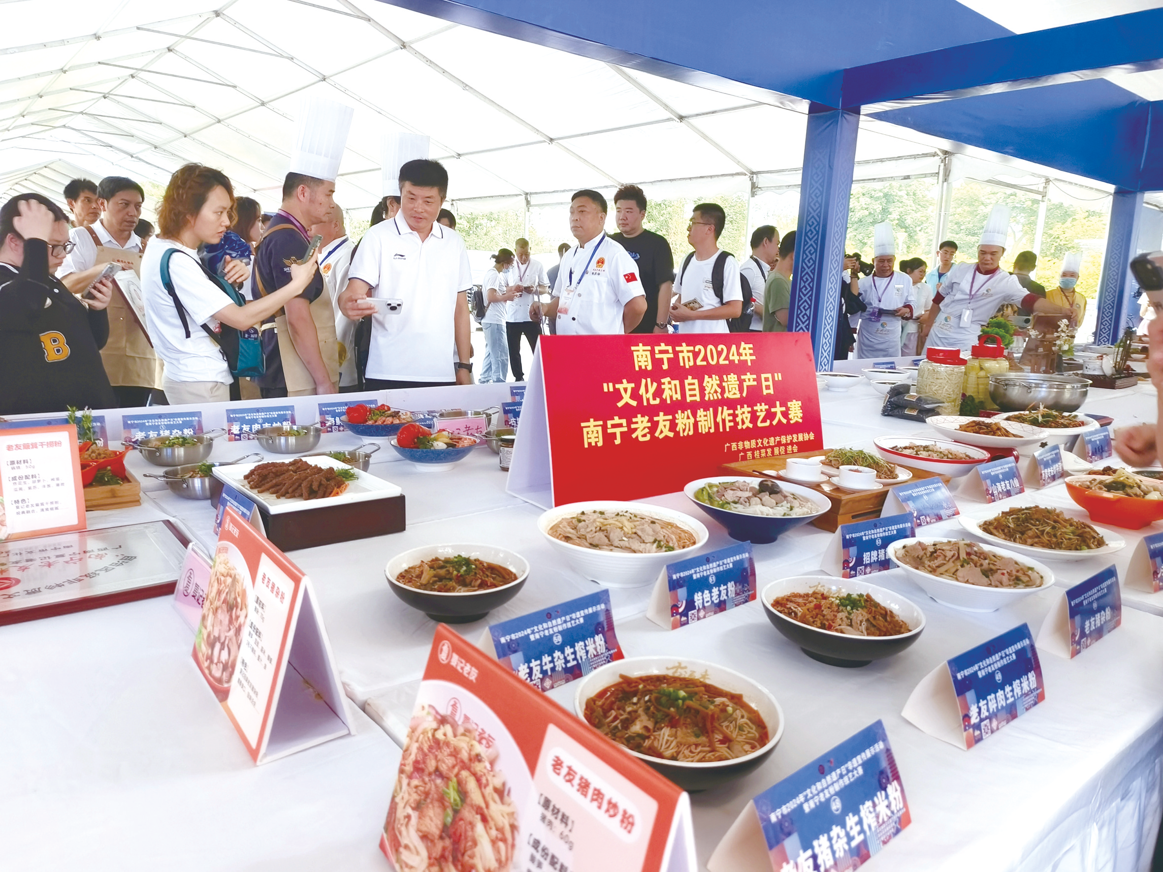 嗦老友粉吃酸嘢 游客直呼"上头"