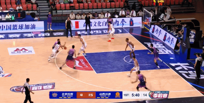 内传内打成！王少杰吸引防守分球 沈梓捷篮下迎着刘传兴补防暴扣