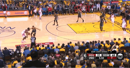 被打的甚至不能看灯光!29分历史第38，心疼他!_NBA_新浪竞技风暴_新浪网