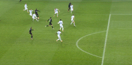 Liverpool lại tới đây trong vòng 72 phút, Henderson băng qua bên phải, Mina chận nó một cách vội vã, Salah chuyền tay trái từ 15-yard tới lưới từ góc dưới bên trái, 2-1
. - live