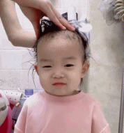 如何安抚一只小吃货gif搞笑图片