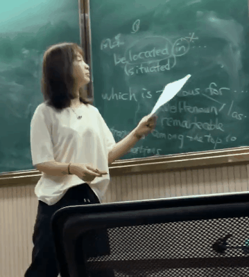 当年上课偷吃零食的小孩长大当老师了-搞笑gif动态图片-izike