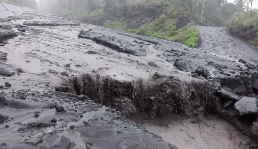 实拍火山泥流菲律宾马荣火山附近仍处于危险之中